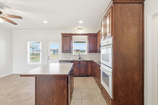 11550 Hill Country Circle, Ponder, TX 76259