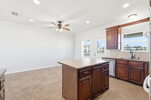 11550 Hill Country Circle, Ponder, TX 76259