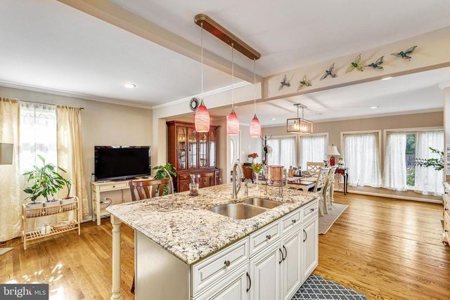 205 TAPAWINGO RD SW, Vienna, VA 22180