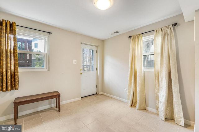 205 TAPAWINGO RD SW, Vienna, VA 22180