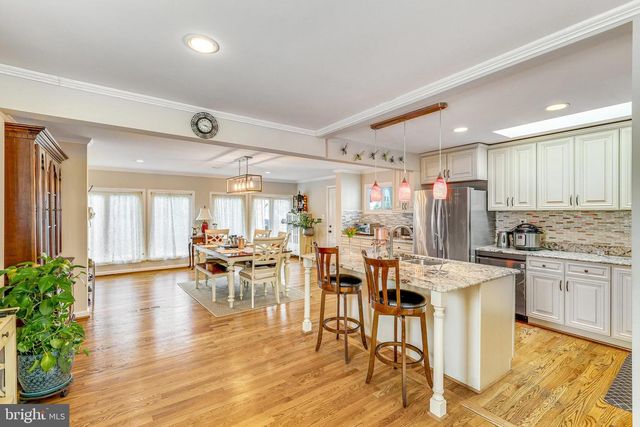 205 TAPAWINGO RD SW, Vienna, VA 22180