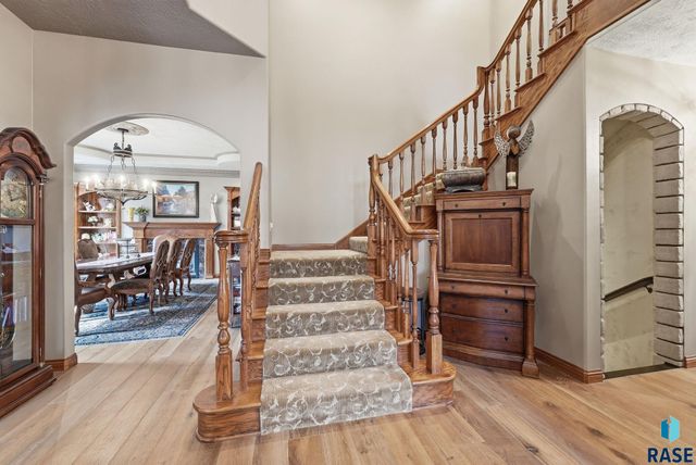 5701 S Deer Park St Street, Sioux Falls, SD 57108