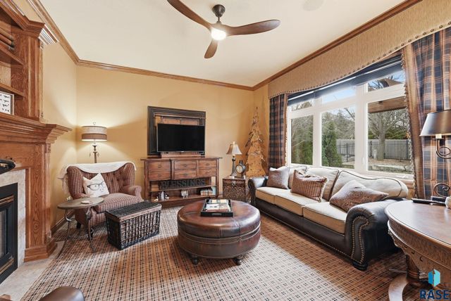 5701 S Deer Park St Street, Sioux Falls, SD 57108