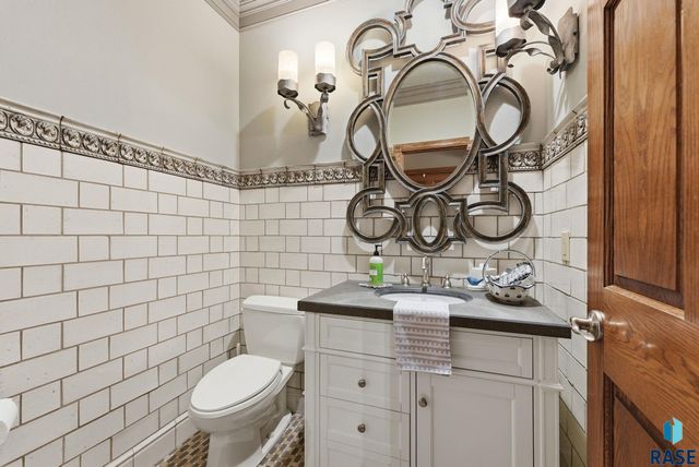 5701 S Deer Park St Street, Sioux Falls, SD 57108