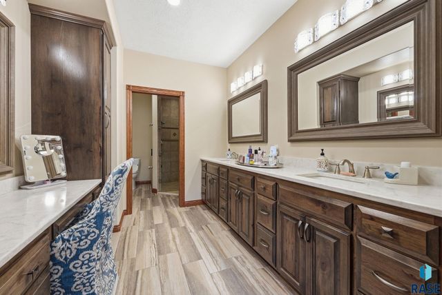 5701 S Deer Park St Street, Sioux Falls, SD 57108