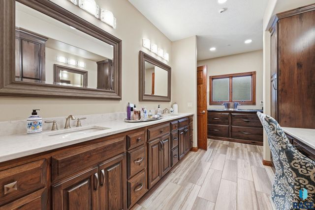 5701 S Deer Park St Street, Sioux Falls, SD 57108