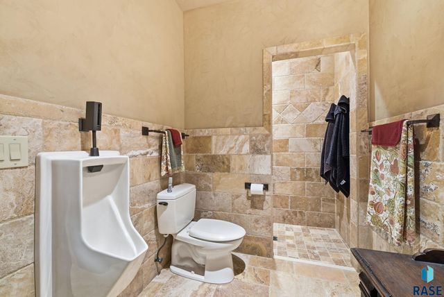 5701 S Deer Park St Street, Sioux Falls, SD 57108