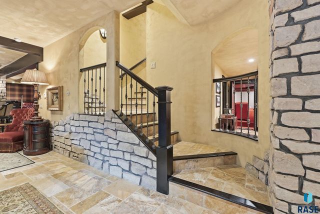 5701 S Deer Park St Street, Sioux Falls, SD 57108