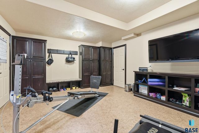 5701 S Deer Park St Street, Sioux Falls, SD 57108