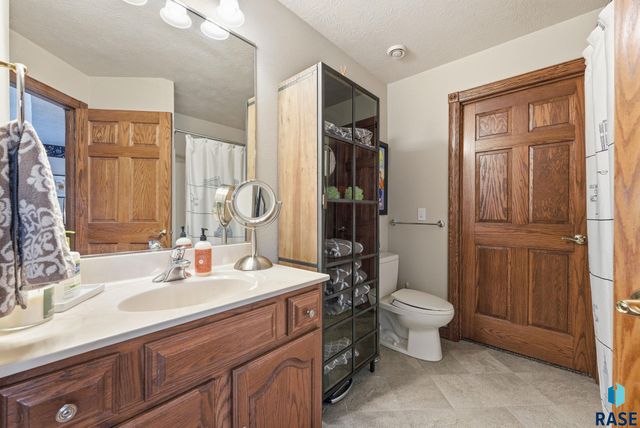 5701 S Deer Park St Street, Sioux Falls, SD 57108