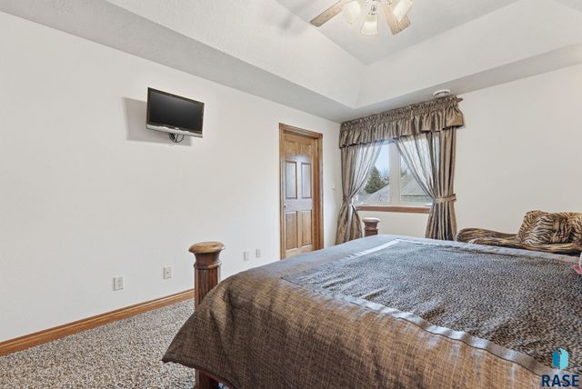 5701 S Deer Park St Street, Sioux Falls, SD 57108