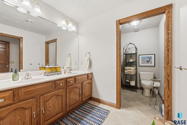 5701 S Deer Park St Street, Sioux Falls, SD 57108