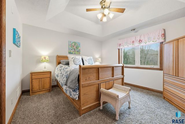 5701 S Deer Park St Street, Sioux Falls, SD 57108