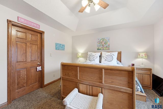 5701 S Deer Park St Street, Sioux Falls, SD 57108