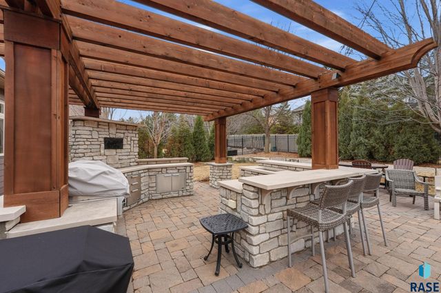 5701 S Deer Park St Street, Sioux Falls, SD 57108