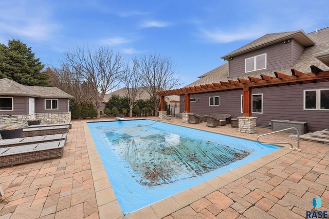 5701 S Deer Park St Street, Sioux Falls, SD 57108