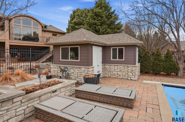 5701 S Deer Park St Street, Sioux Falls, SD 57108