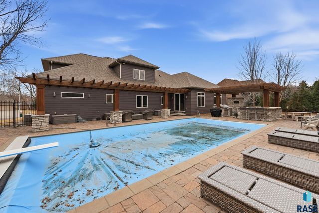 5701 S Deer Park St Street, Sioux Falls, SD 57108