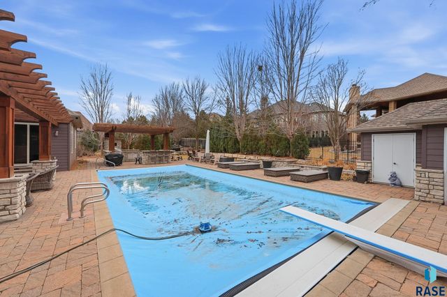 5701 S Deer Park St Street, Sioux Falls, SD 57108