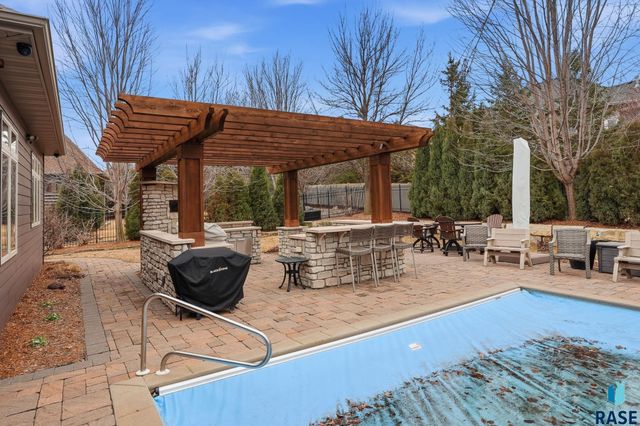 5701 S Deer Park St Street, Sioux Falls, SD 57108