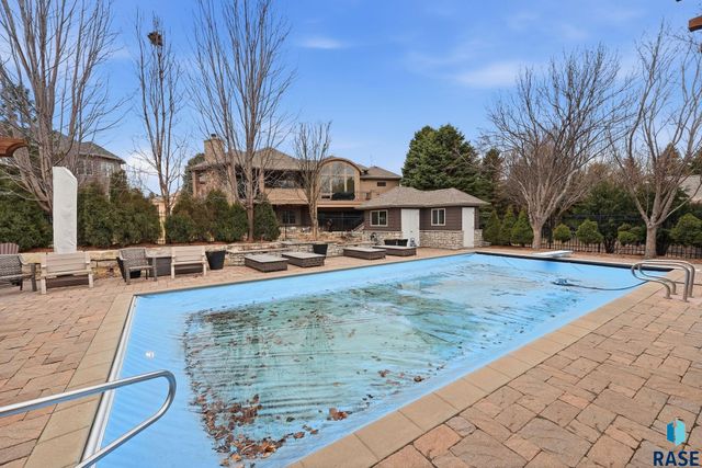 5701 S Deer Park St Street, Sioux Falls, SD 57108