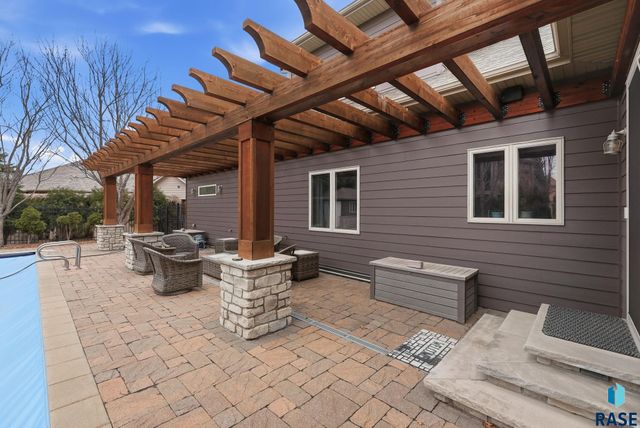 5701 S Deer Park St Street, Sioux Falls, SD 57108