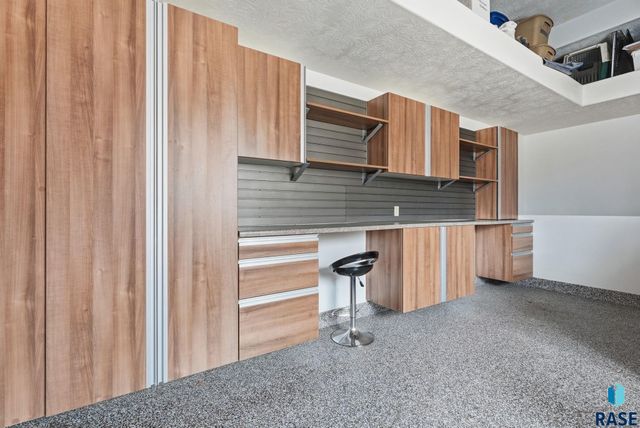 5701 S Deer Park St Street, Sioux Falls, SD 57108