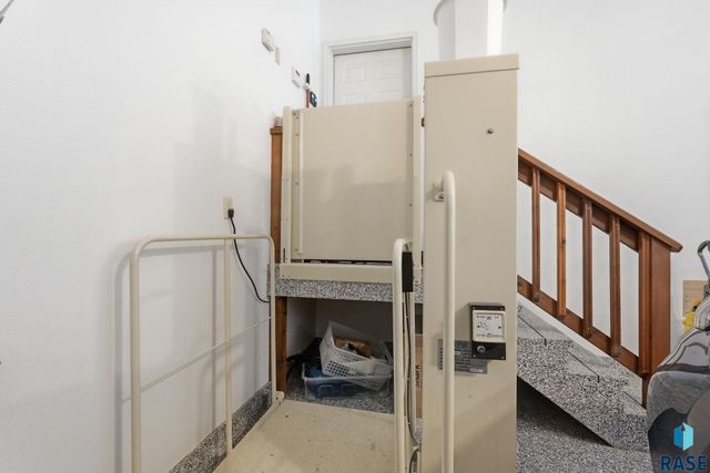 5701 S Deer Park St Street, Sioux Falls, SD 57108