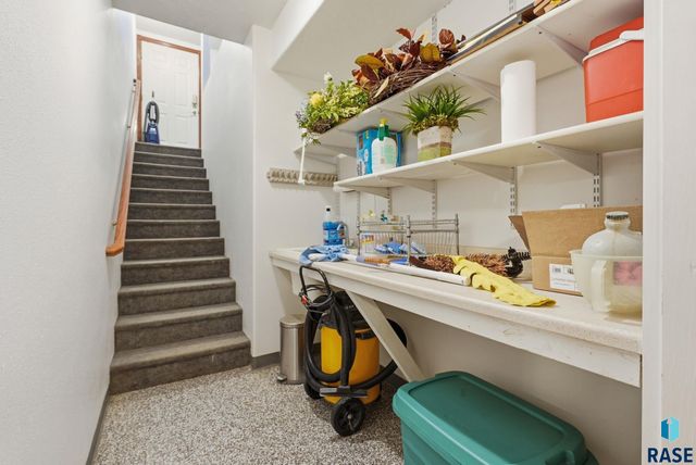 5701 S Deer Park St Street, Sioux Falls, SD 57108