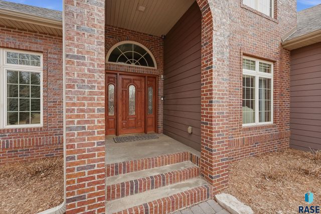 5701 S Deer Park St Street, Sioux Falls, SD 57108