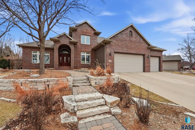5701 S Deer Park St Street, Sioux Falls, SD 57108
