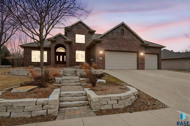 5701 S Deer Park St Street, Sioux Falls, SD 57108