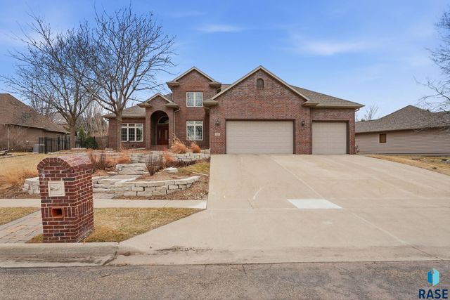 5701 S Deer Park St Street, Sioux Falls, SD 57108