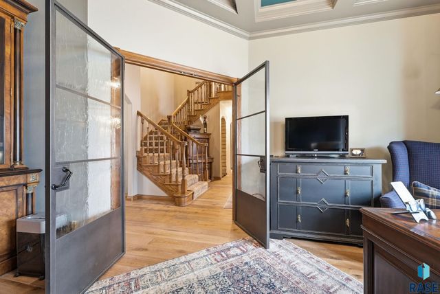 5701 S Deer Park St Street, Sioux Falls, SD 57108