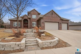5701 S Deer Park St Street, Sioux Falls, SD 57108