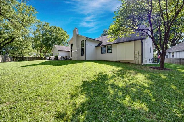 10104 Hemlock Drive, Overland Park, KS 66212