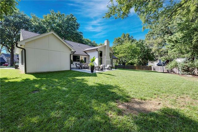 10104 Hemlock Drive, Overland Park, KS 66212