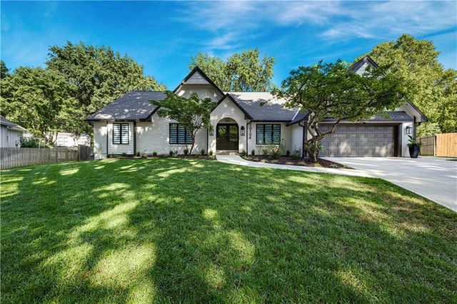 10104 Hemlock Drive, Overland Park, KS 66212