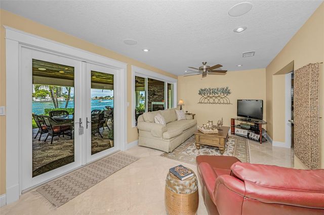 1201 81ST STREET S, St Petersburg, FL 33707