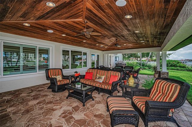 1201 81ST STREET S, St Petersburg, FL 33707