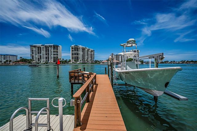 1201 81ST STREET S, St Petersburg, FL 33707
