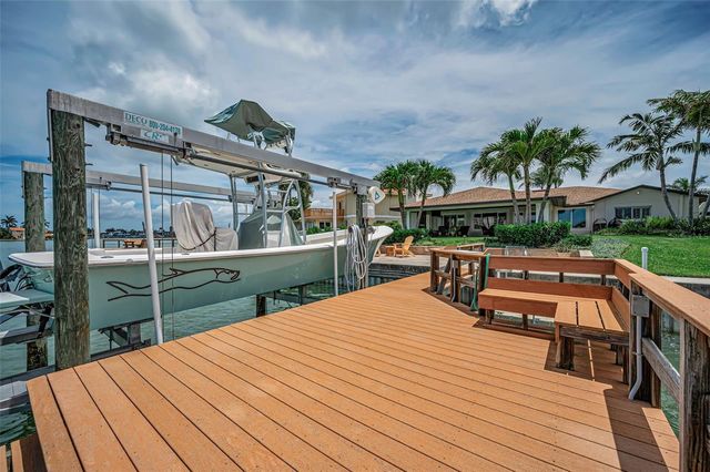 1201 81ST STREET S, St Petersburg, FL 33707
