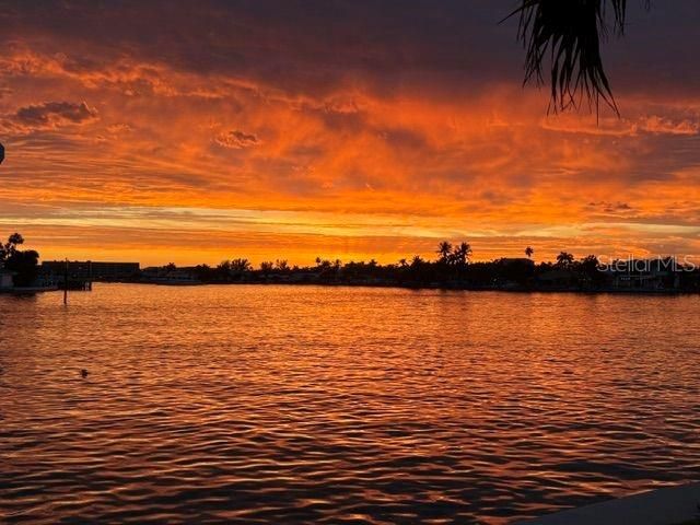 1201 81ST STREET S, St Petersburg, FL 33707