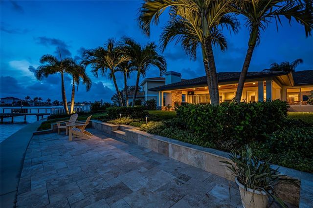 1201 81ST STREET S, St Petersburg, FL 33707