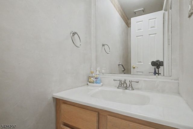 71 Bayberry Dr, Franklin Twp., NJ 08873