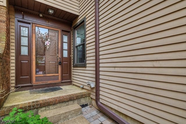71 Bayberry Dr, Franklin Twp., NJ 08873
