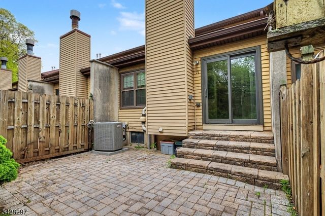 71 Bayberry Dr, Franklin Twp., NJ 08873