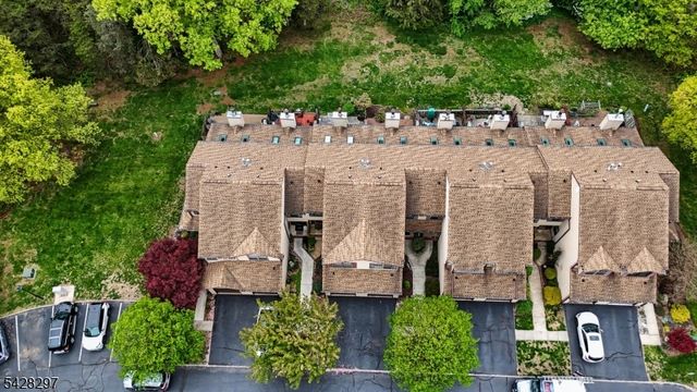 71 Bayberry Dr, Franklin Twp., NJ 08873