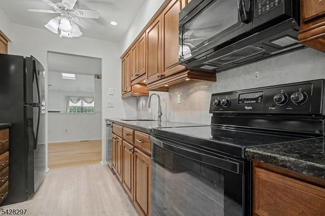 71 Bayberry Dr, Franklin Twp., NJ 08873