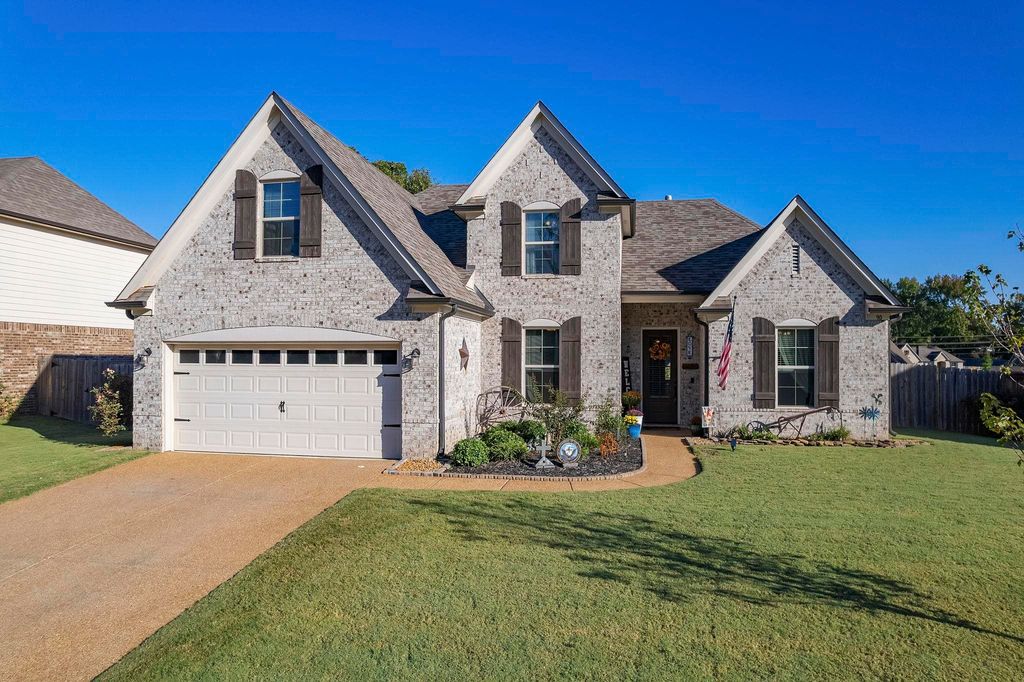 90 LAUREL GLEN DR, Oakland, TN 38060